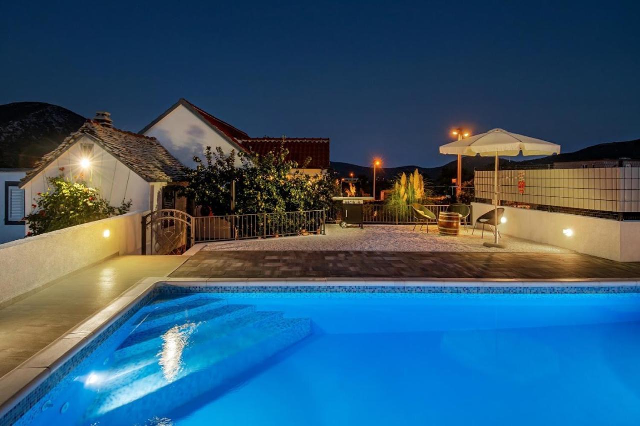 House Camellia With Fenced Pool And Playground Villa Blizna Donja Exterior foto