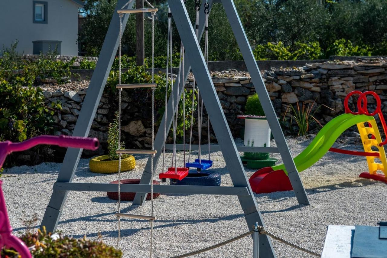 House Camellia With Fenced Pool And Playground Villa Blizna Donja Exterior foto