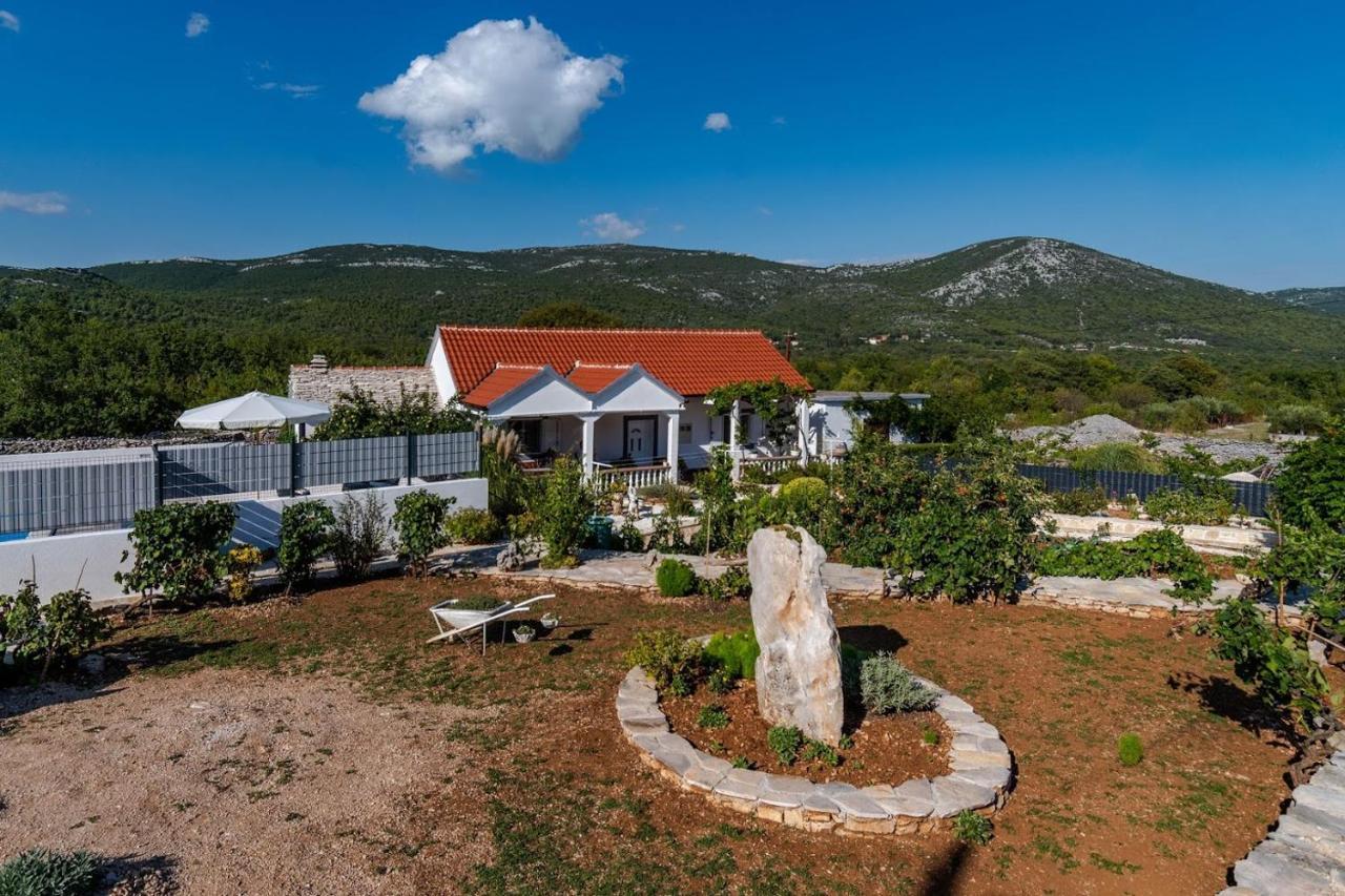 House Camellia With Fenced Pool And Playground Villa Blizna Donja Exterior foto