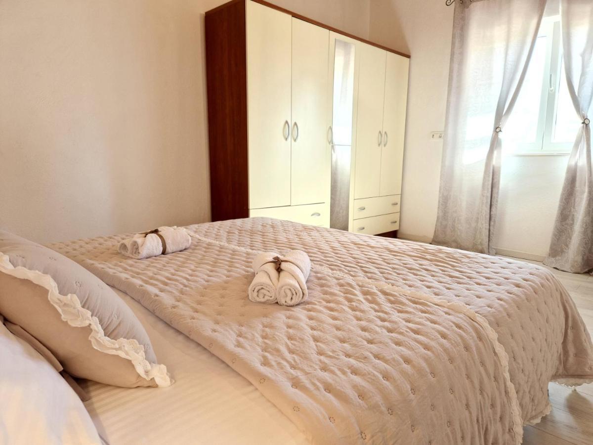 House Camellia With Fenced Pool And Playground Villa Blizna Donja Exterior foto